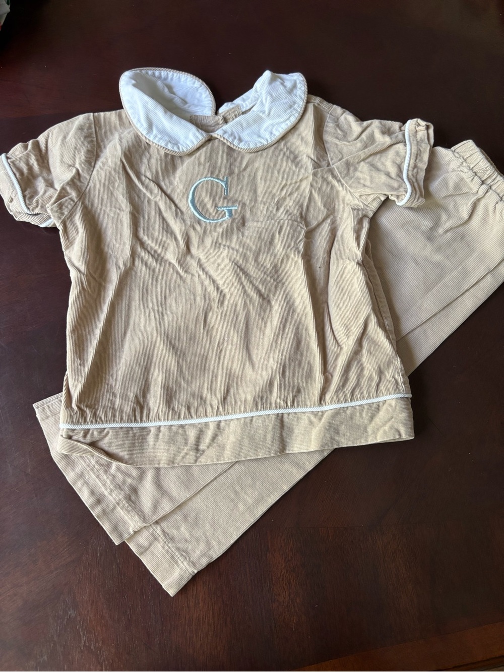 Beige Kids Two-Piece Set with White Trim and Monogram G 3T